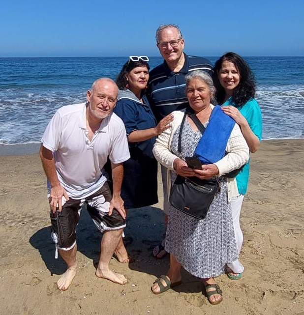 Equipo completo que ayudó a John en la cárcel con visitas semanales y encomiendas 2019-2025. Todos presentes en el bautismo de Elvis Ramos - 27 dic 2025, 11 a.m., Reñaca